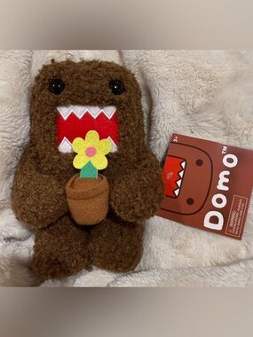 Domo plush with flower